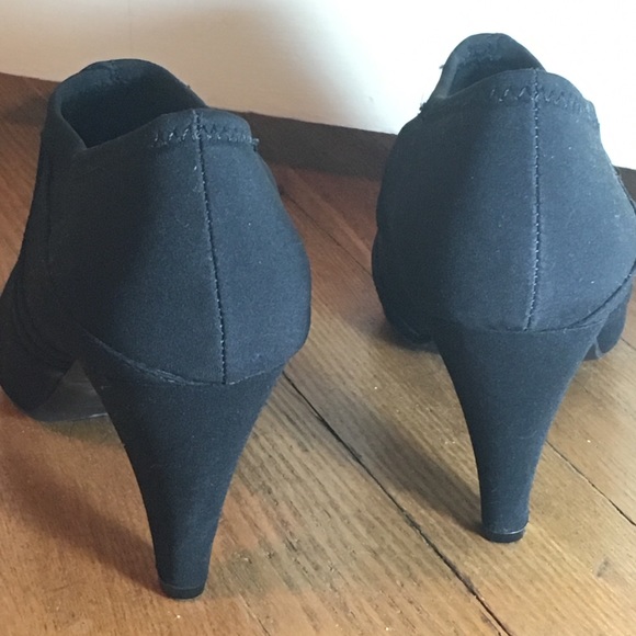 Black High Heeled Booties Sz 7.5 - Picture 5 of 6
